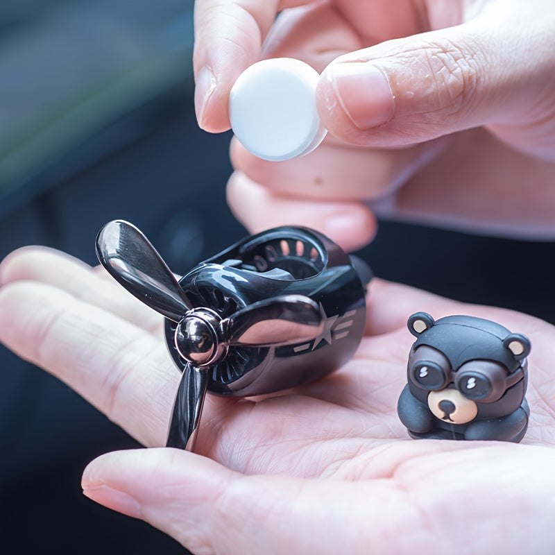 Odorizant auto magnetic cu design urs pilot și elice rotativă