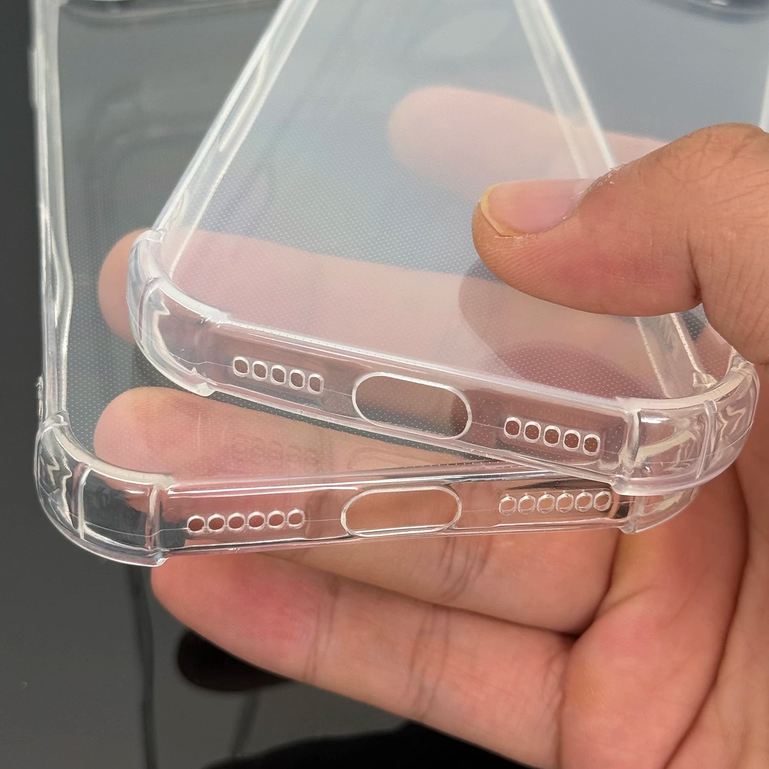 Husă transparentă antișoc pentru iPhone 17